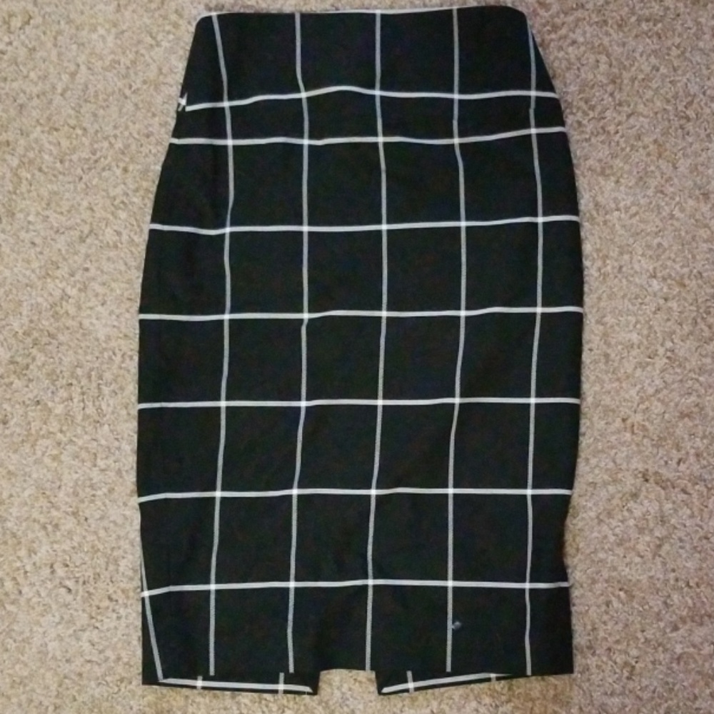 Window pane skirt